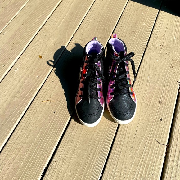 Kid’s High-top Tennis Shoes, size 4 - Picture 7 of 8